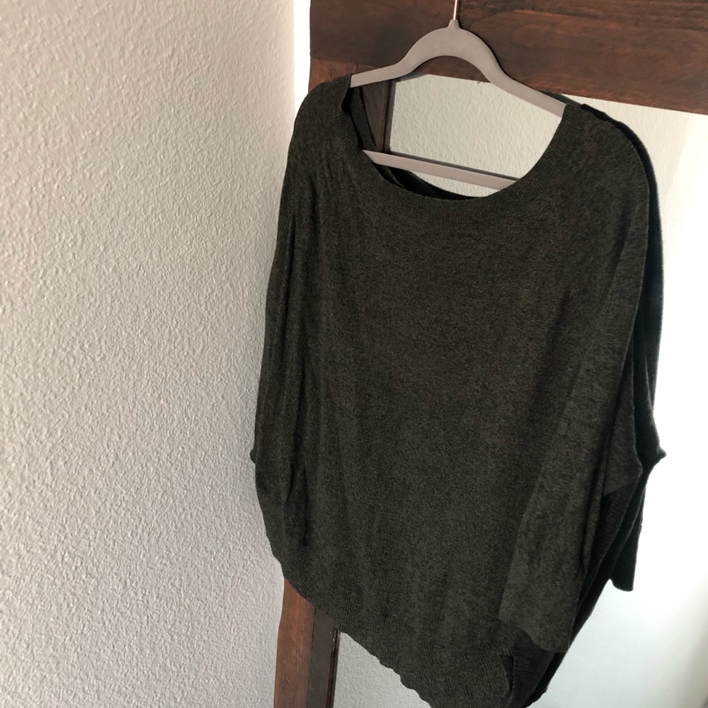 Cute EXPRESS 3/4 length sleeve sweater